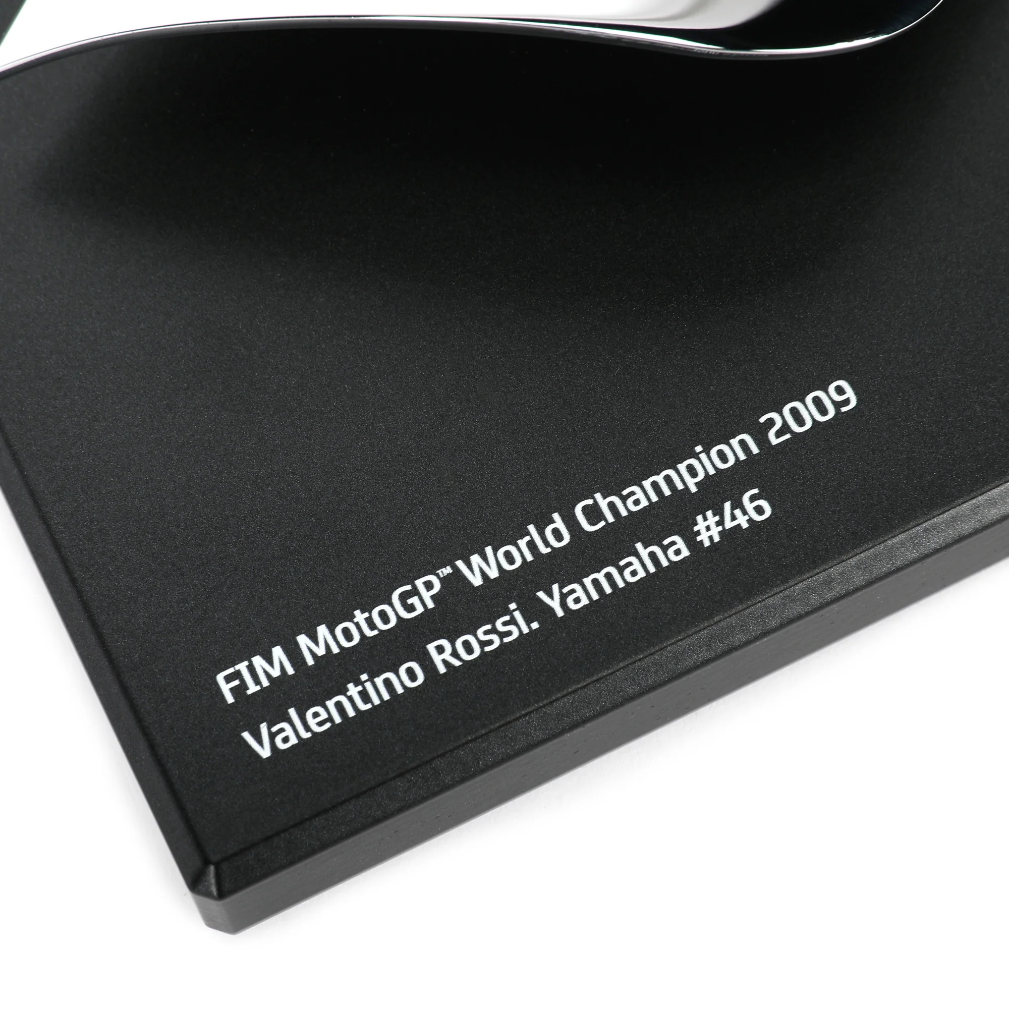 Valentino Rossi 2009 Yamaha MotoGP Team Replica Trophy Champion Piece - Image 3